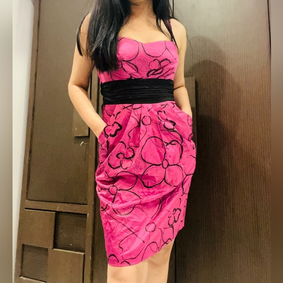 Pink and black thick satin dress - Picture 2 of 5